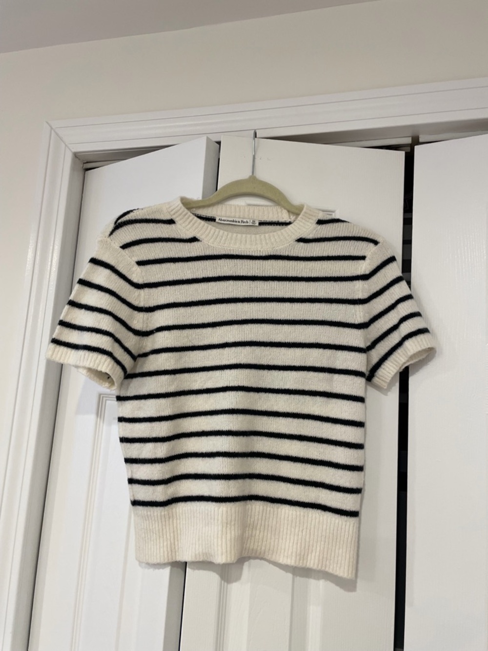 Abercrombie & Fitch Black & Cream Striped Short-Sleeve Sweater
